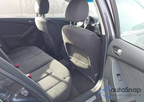 2010 Nissan Altima 2.5 S z USA, uszkodzony, nr VIN 1N4AL2AP7AN444652